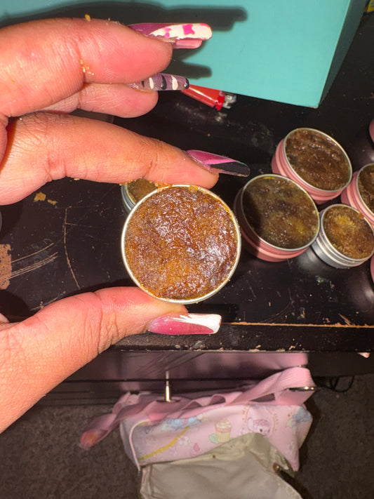 Hyperpigmentation Fixation! Tumeric shea butter & coconut oil sugar lip scrub !